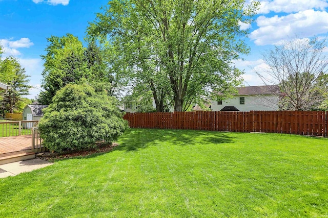 4113 S Hedgewood Ct, Bloomington, IN 47403 - view of yard with a deck