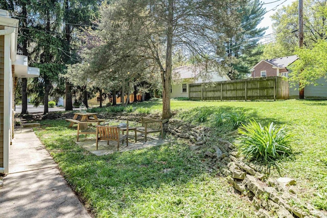 view of yard featuring a patio