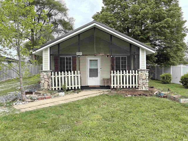 909 N Sullivan St, Alexandria, IN 46001 - bungalow featuring stone siding