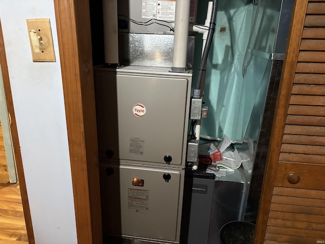 909 N Sullivan St, Alexandria, IN 46001 - utilities featuring heating unit