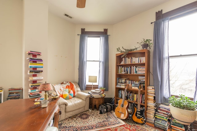 708 W 7th St, Bloomington, IN 47404 - sitting room featuring ceiling fan