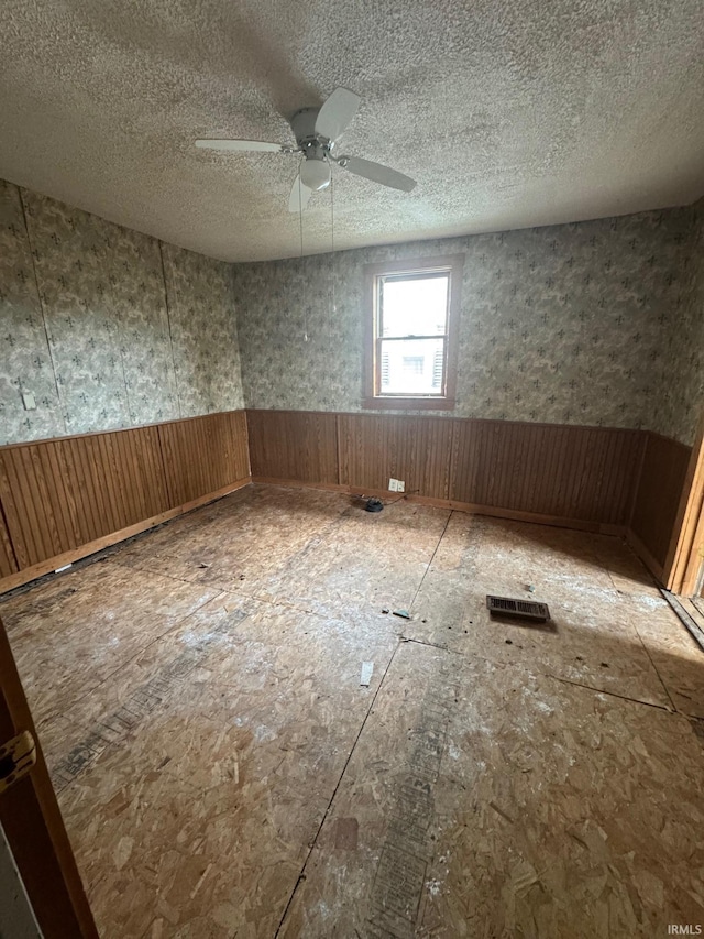 309 Loveland Ave, Peru, IN 46970 - spare room featuring a ceiling fan and a textured ceiling