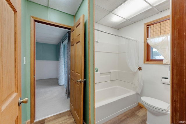 3648 E 300 S, Albion, IN 46701 - full bath featuring wood finished floors, toilet, shower / bath combo with shower curtain, and baseboards