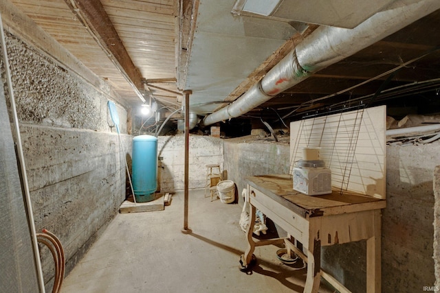 3648 E 300 S, Albion, IN 46701 - unfinished below grade area with a water pressure tank