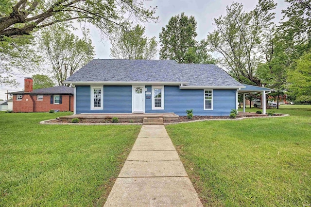 single story home with a front lawn, roof with shingles, and covered porch