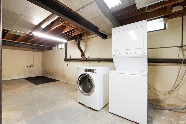 3430 Woodrow Ave, Fort Wayne, IN 46805 - washroom with stacked washer / drying machine