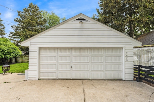 3430 Woodrow Ave, Fort Wayne, IN 46805 - detached garage featuring fence