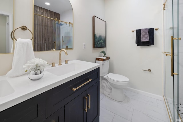 bathroom with marble finish flooring, a tile shower, toilet, baseboards, and recessed lighting