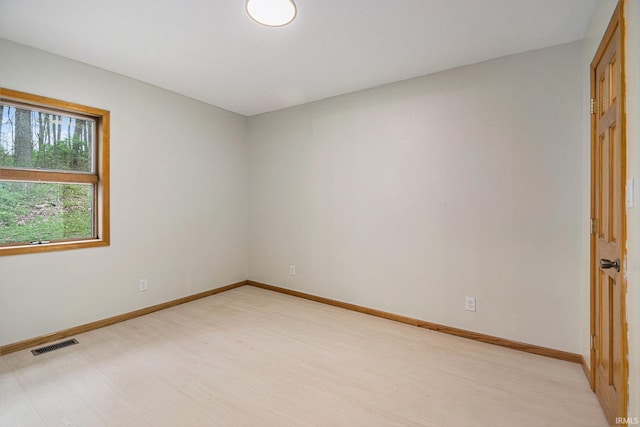 5480 E 900 N, Syracuse, IN 46567 - empty room featuring baseboards and light wood-style flooring