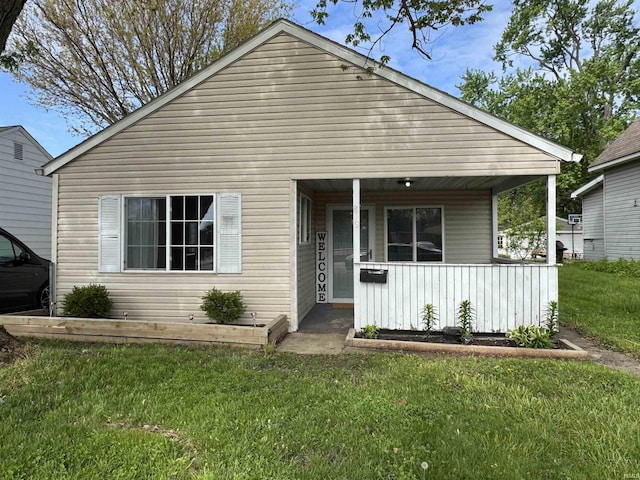 819 N Mccann St, Kokomo, IN 46901 - bungalow-style home featuring covered porch and a front lawn