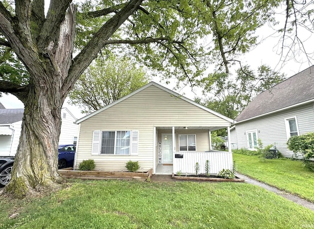 819 N Mccann St, Kokomo, IN 46901 - view of front facade featuring a porch and a front yard