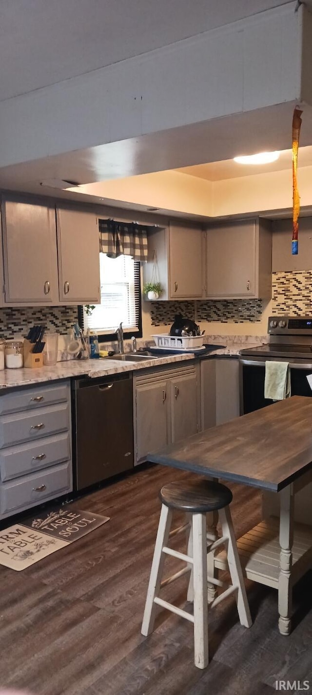 645 Dekemper Ln, Mount Vernon, IN 47620 - kitchen with stainless steel appliances, gray cabinets, tasteful backsplash, a sink, and dark wood-type flooring