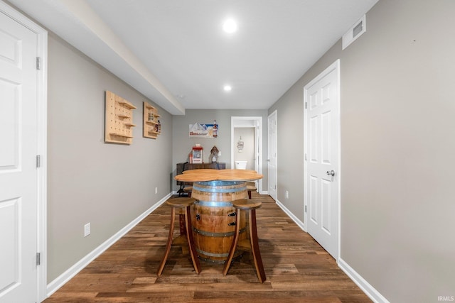 dining space with dark wood-style floors, recessed lighting, and baseboards