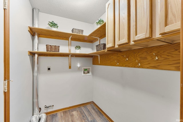 6114 Picacho Dr, Fort Wayne, IN 46825 - clothes washing area with washer hookup, wood finished floors, electric dryer hookup, baseboards, and a textured ceiling