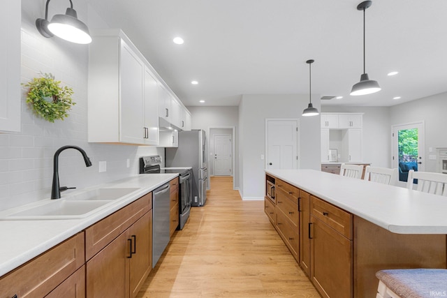 1004 Hathaway Rd, Fort Wayne, IN 46845 - kitchen with a sink, stainless steel appliances, light wood-style flooring, a kitchen island, and recessed lighting