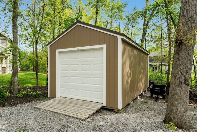 1004 Hathaway Rd, Fort Wayne, IN 46845 - view of garage
