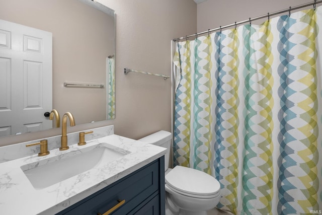 full bathroom featuring toilet, vanity, and a shower with curtain