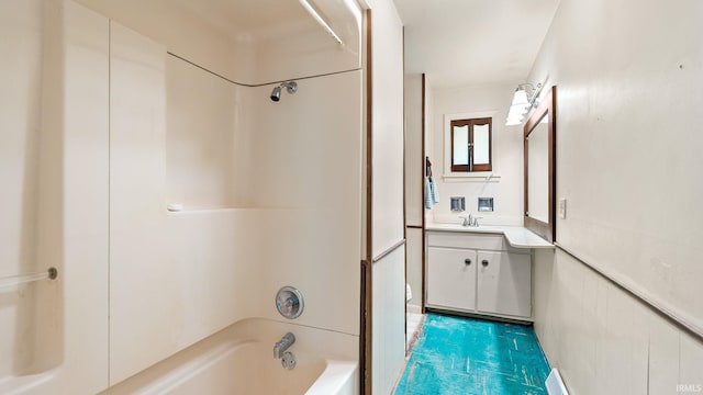 800 E 900 N, Decatur, IN 46733 - full bath with shower / washtub combination and vanity