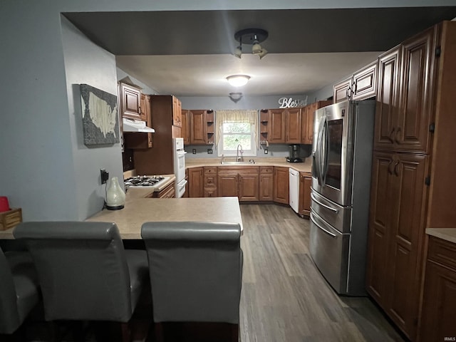 293 N 1100 E, Greentown, IN 46936 - kitchen with white appliances, under cabinet range hood, a sink, light wood-type flooring, and light countertops