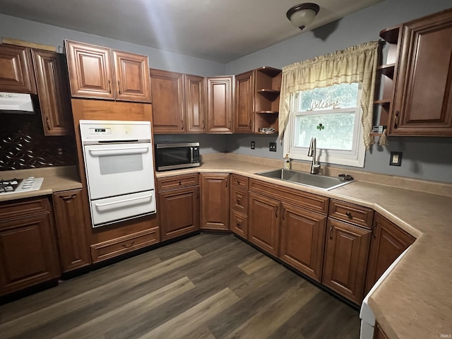 293 N 1100 E, Greentown, IN 46936 - kitchen with a warming drawer, stainless steel appliances, open shelves, a sink, and light countertops