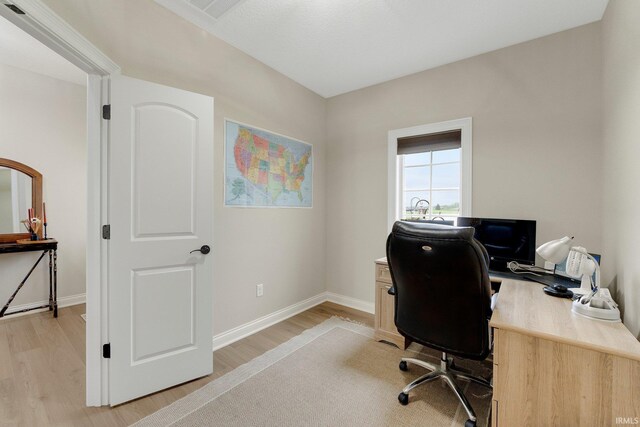 201 Thoroughbred Ln, Auburn, IN 46706 - office with light wood finished floors and baseboards