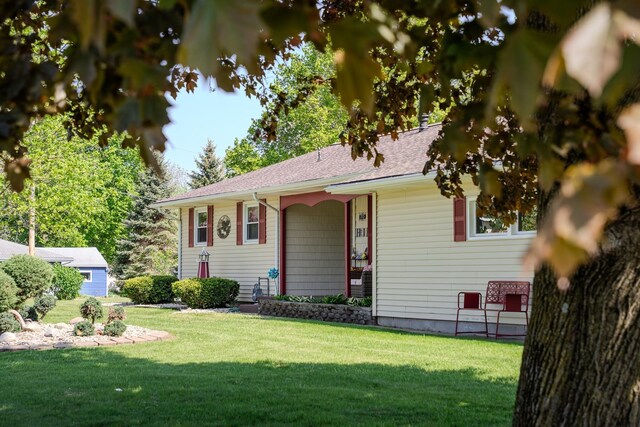315 E Effie Mae St, North Webster, IN 46555 - rear view of property with a yard