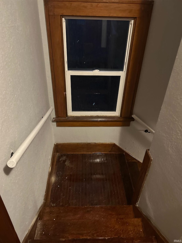 2931 Alexander St, Fort Wayne, IN 46806 - staircase with a textured wall