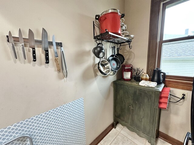 1655 Hinton Dr, Fort Wayne, IN 46808 - detailed view of baseboards