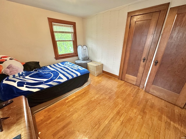 1655 Hinton Dr, Fort Wayne, IN 46808 - bedroom featuring light wood finished floors and baseboards