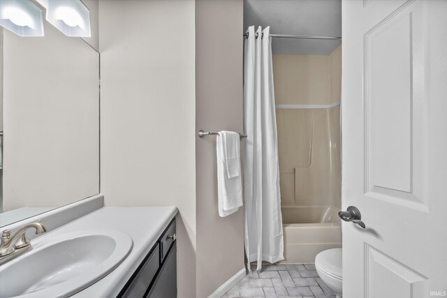 2344 E Linden Hill Dr, Bloomington, IN 47401 - full bath with toilet, vanity, baseboards, and shower / bathtub combination with curtain