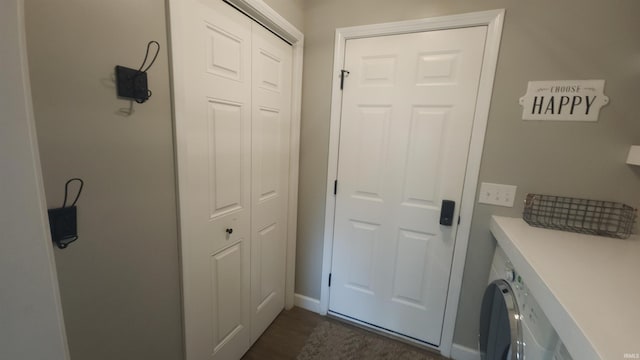 entryway featuring washer / dryer, baseboards, and dark wood-type flooring