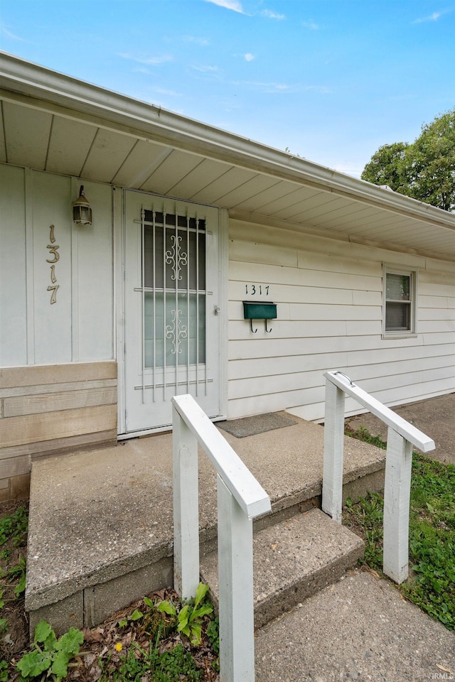 1317 W Tate St, Kokomo, IN 46901 - view of doorway to property