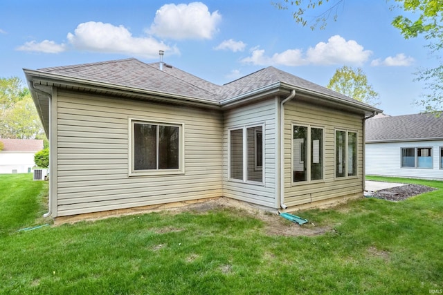 12908 Chaplin Ct, Fort Wayne, IN 46845 - back of property with a yard and roof with shingles