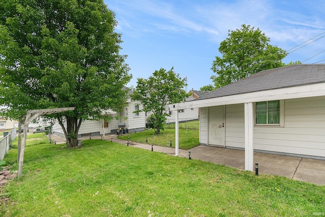 view of yard with a pergola