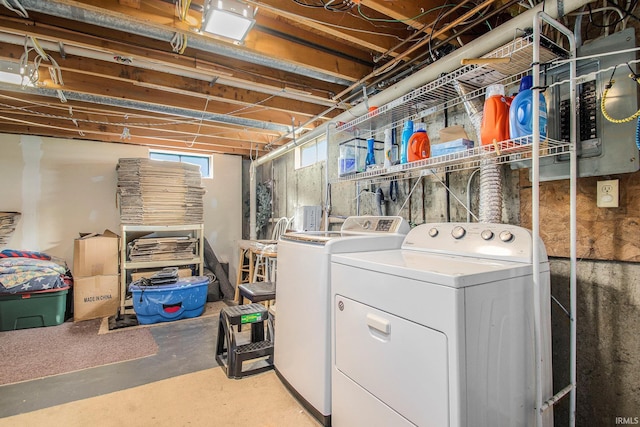 1612 W Grant St, Bremen, IN 46506 - clothes washing area with washing machine and clothes dryer