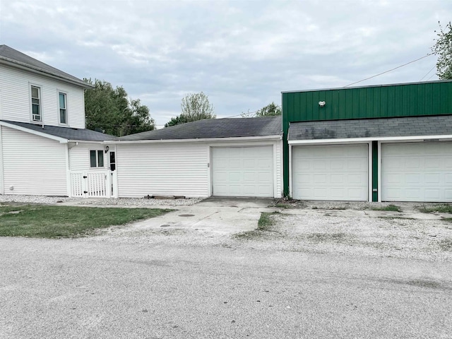 2363 W Second Sts, Mexico, IN 46958 - garage featuring a gate