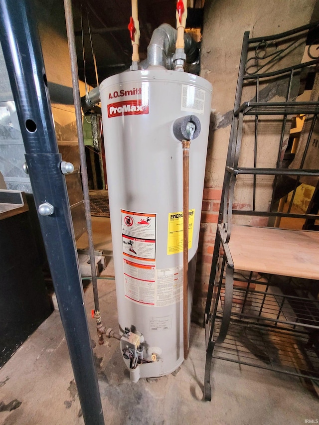 625 S 29th St, Lafayette, IN 47904 - utility room featuring gas water heater