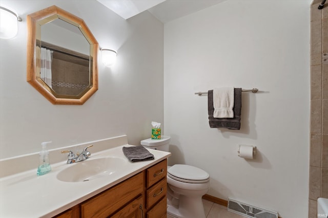 bathroom with toilet, tile patterned flooring, vanity, a shower with shower curtain, and baseboards