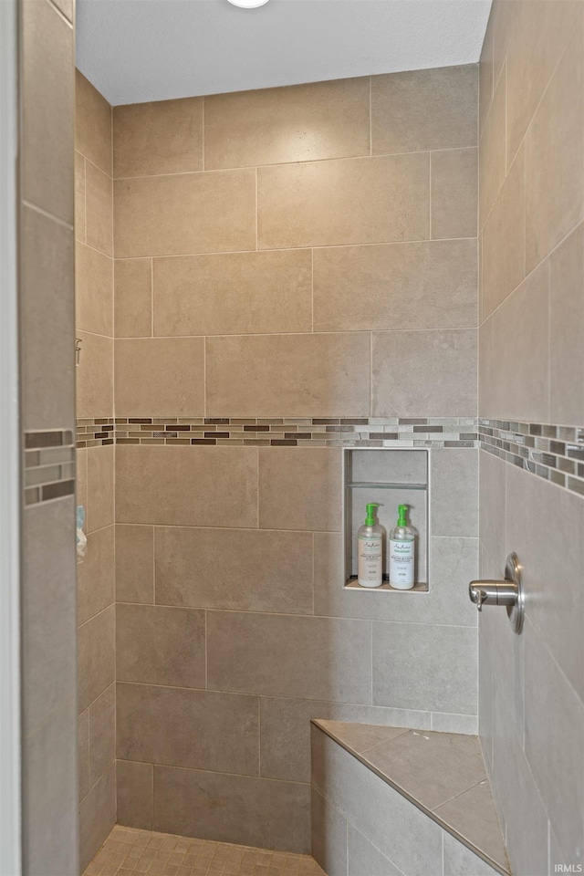 bathroom featuring a tile shower
