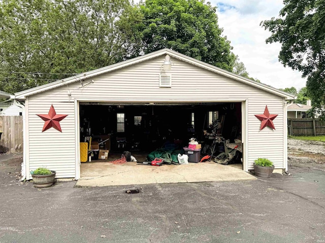 281 Dayton Rd, Dayton, IN 47941 - detached garage with fence