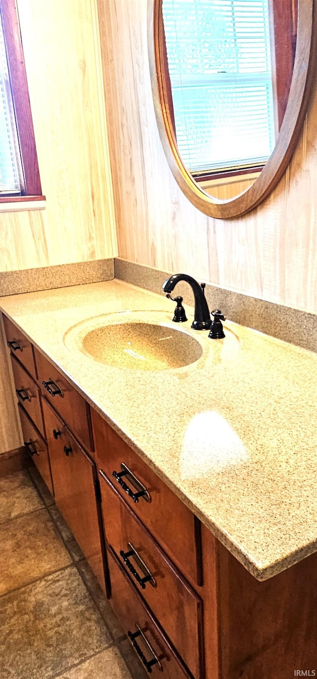 318 W Jefferson St, Chandler, IN 47610 - bathroom with vanity