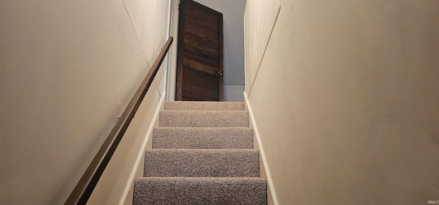 318 W Jefferson St, Chandler, IN 47610 - view of staircase