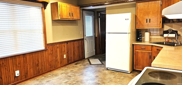 318 W Jefferson St, Chandler, IN 47610 - kitchen featuring freestanding refrigerator, under cabinet range hood, a sink, light countertops, and tasteful backsplash