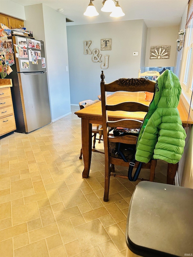 2912 W Twickingham Dr, Muncie, IN 47304 - dining area featuring baseboards