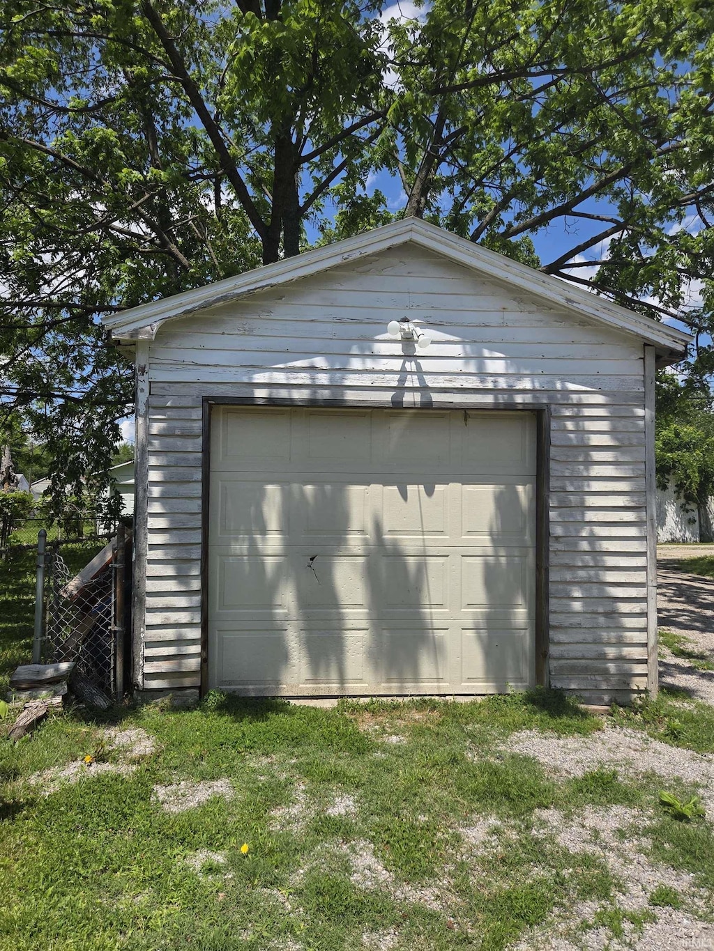 detached garage with fence