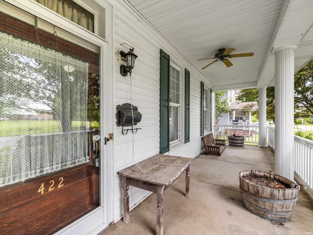 422 E Washingtion St, Oakland City, IN 47660 - view of patio / terrace with a porch and ceiling fan