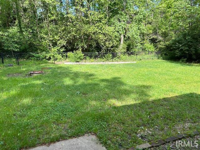 1221 N Lindbergh Dr, Bloomington, IN 47404 - view of yard