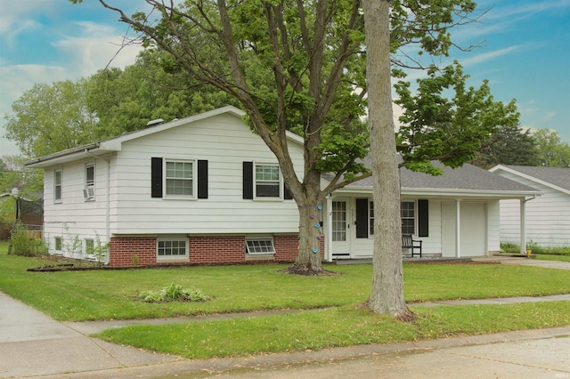 1818 Chochtimar Trl, Fort Wayne, IN 46808 - split level home featuring a front lawn, driveway, and a garage