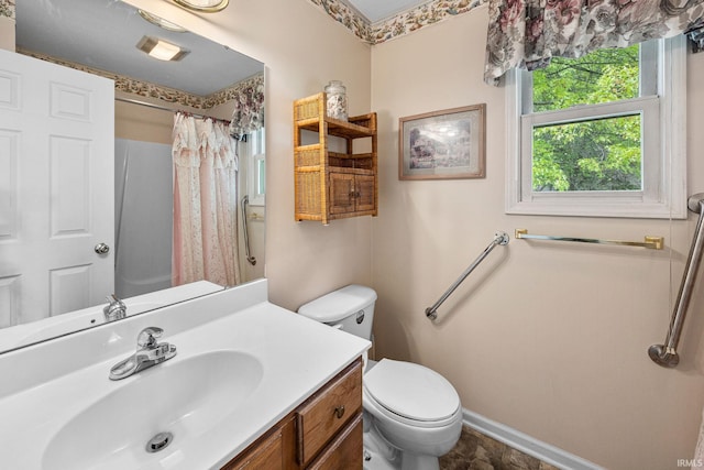 bathroom featuring toilet, baseboards, vanity, and a shower with shower curtain