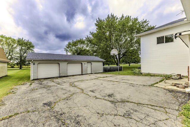 11009 S County Road 300 W, Muncie, IN 47302 - view of detached garage